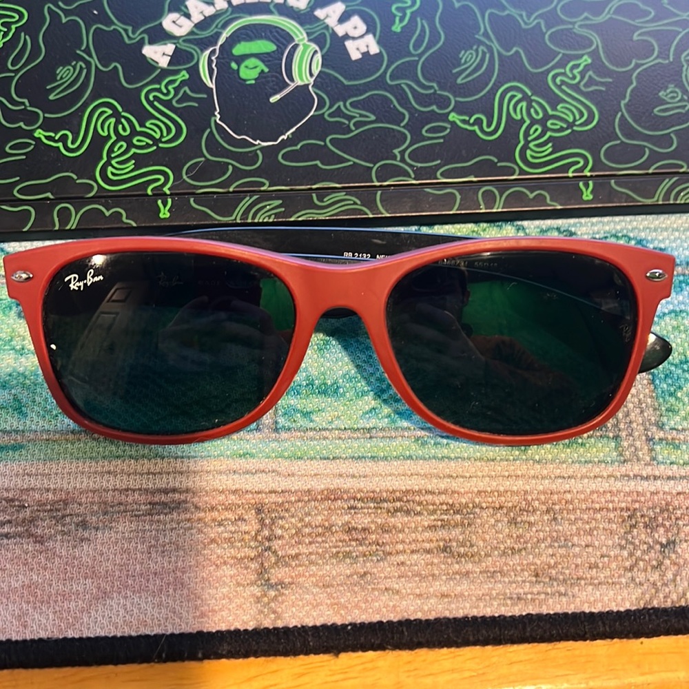 Rayban sunglasses with proof of purchase. Original price 175$